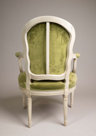 Fauteuil à dossier cabriolet mouvementé en...