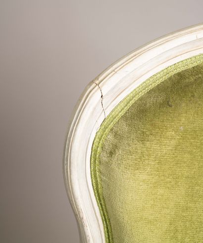 Fauteuil à dossier cabriolet mouvementé en...