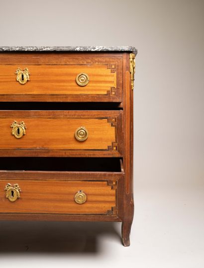 Mid-century chest of drawers in rosewood...