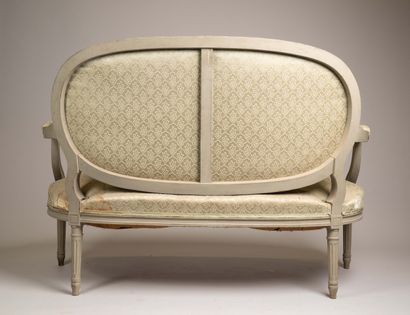 Living room furniture with cabriolet-style...