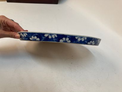 CHINA - 18th/19th century
Oval porcelain...