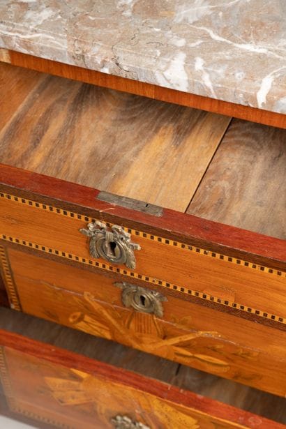 Quadrangular chest of drawers in rosewood...