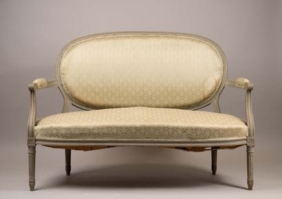 Living room furniture with cabriolet-style...