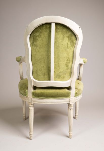 Fauteuil à dossier cabriolet mouvementé en...