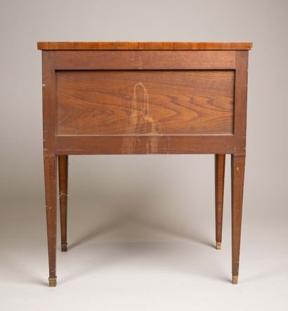 Table chiffonnière de forme quadrangulaire...