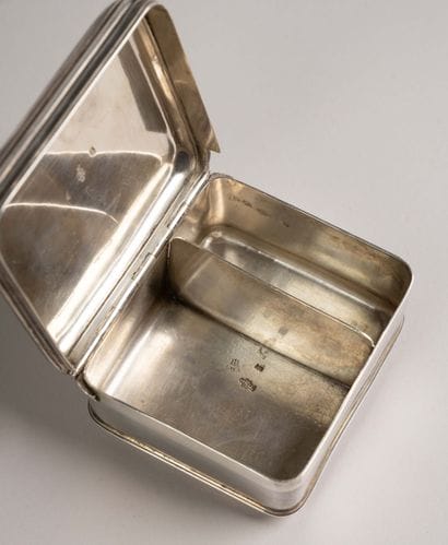 Silver-plated box with a lid decorated with...