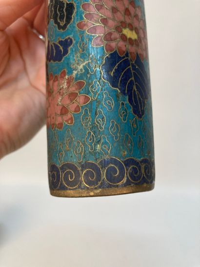 CHINA - 19th century
Two gilded bronze wrist...