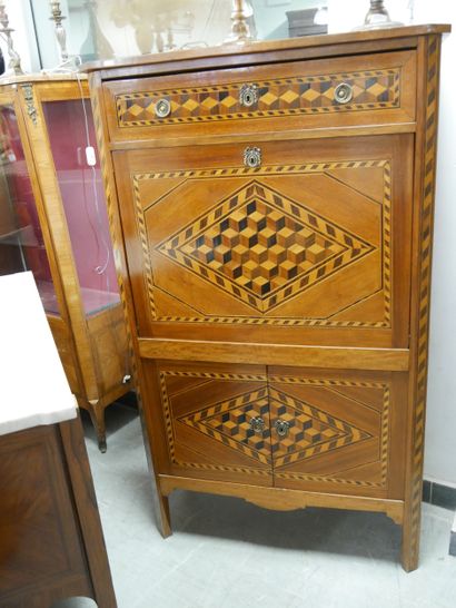 Secrétaire à abattant style Louis XVI marqueté...