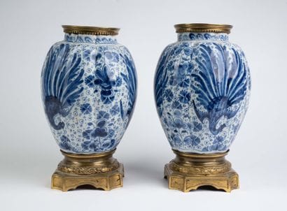 Paire de vases polylobés en céramique dans...