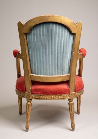 Armchair with a cabriolet backrest in molded,...