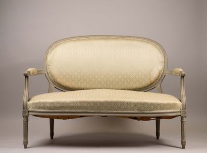 Living room furniture with cabriolet-style...