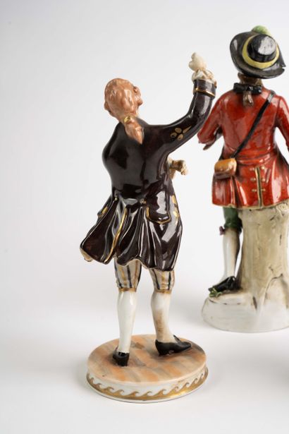 Lot de 4 statuettes en porcelaine : divers...
