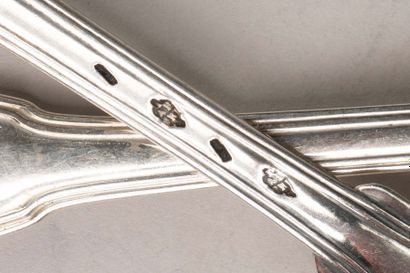 12 silver forks, scalloped edges, 18th century
1,163.64...