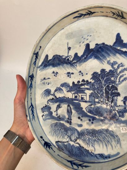 CHINA - 18th/19th century
Oval porcelain...