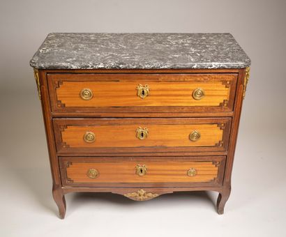 Mid-century chest of drawers in rosewood...