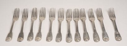 12 silver forks, scalloped edges, 18th century
1,163.64...
