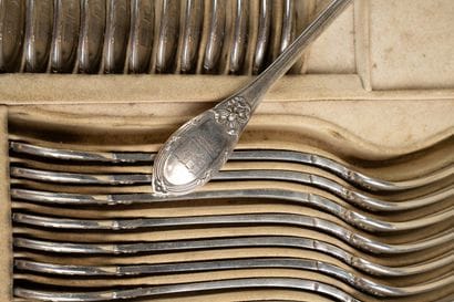 Solid silver cutlery set, featuring a twisted-wire...