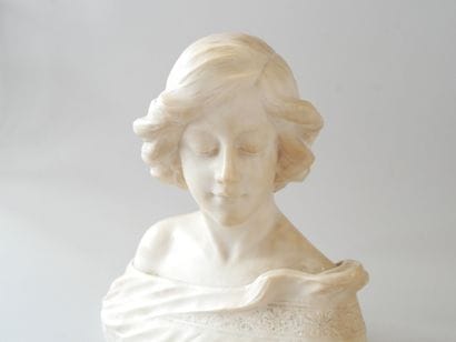 Enrico BRUNELLESCHI 
Buste de femme en marbre...