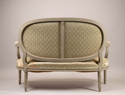 Living room furniture with cabriolet-style...
