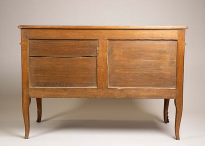 Maison Mailfert
Commode à ressaut central...