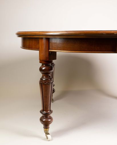 Dining table and 8 chairs
(with 3 extension...