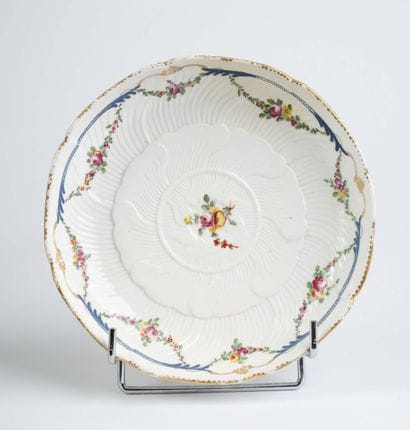 BOISSETTES, 18th century 
Scalloped earthenware...