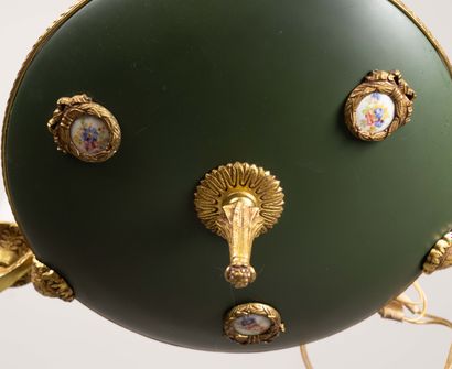 Three-light chandelier with a gilded bronze...