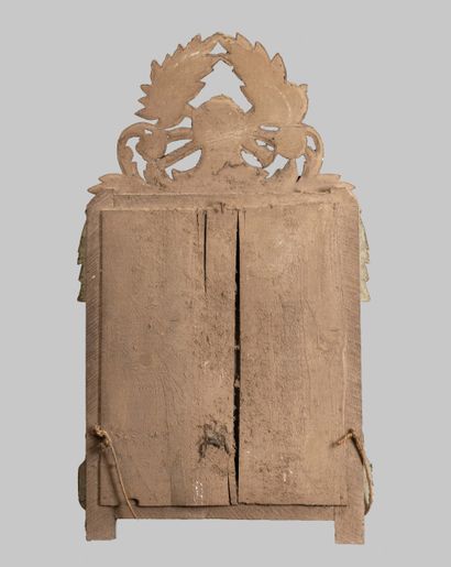 Miroir d’applique à fronton en bois mouluré,...