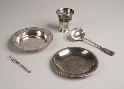Small set of silverware consisting of:
-...