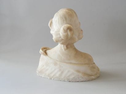 Enrico BRUNELLESCHI 
Buste de femme en marbre...