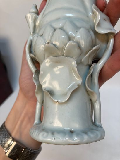 CHINA, Dehua - 20th century
Porcelain Guanyin...