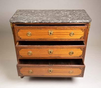 Mid-century chest of drawers in rosewood...