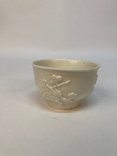 CHINA, Dehua - 18th century
Small white-glazed...