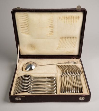 Solid silver cutlery set, featuring a twisted-wire...
