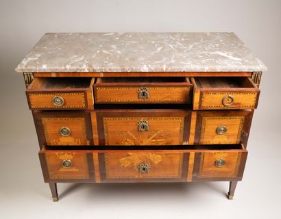 Quadrangular chest of drawers in rosewood...