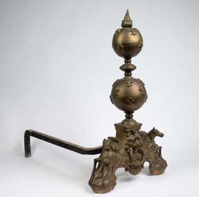 Paire de landiers en fonte et métal, modèle...