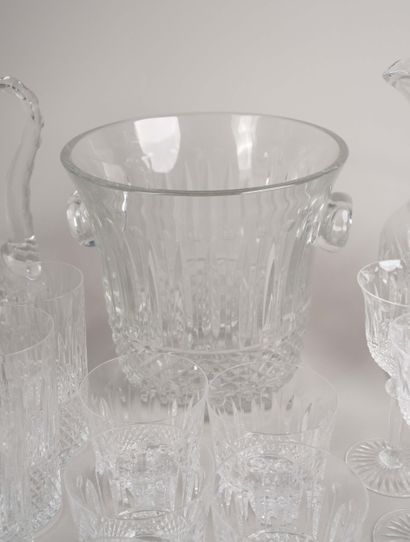 Service de verres et à dessert en cristal...