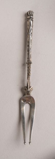 Small set of silverware consisting of:
-...