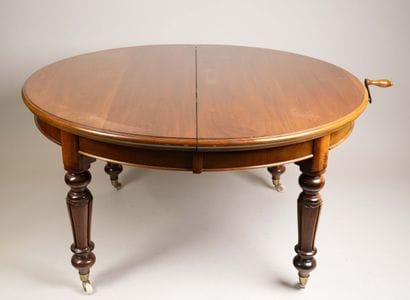 Dining table and 8 chairs
(with 3 extension...