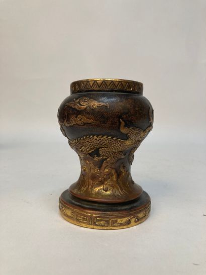 CHINA - 17th century
Small baluster vase...