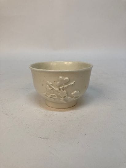 CHINA, Dehua - 18th century
Small white-glazed...