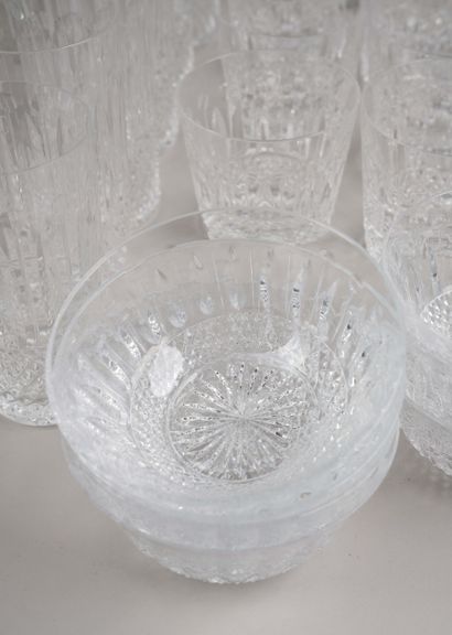 Service de verres et à dessert en cristal...