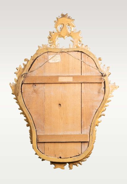 Miroir rocaille de style Louis XV en bois...