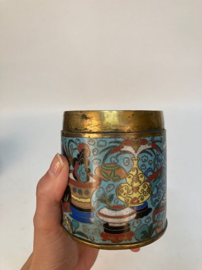 CHINA - 19th century
Cylindrical box made...