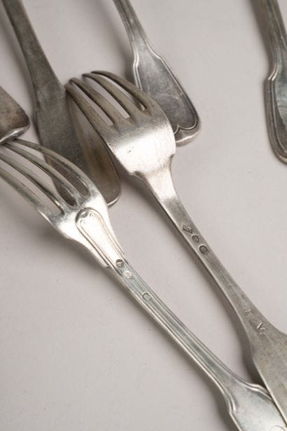 Silver cutlery set:
- 1 set of 2 monogrammed...