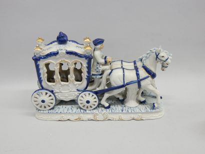 Carrosse en porcelaine
Haut. : 18 cm - Long....