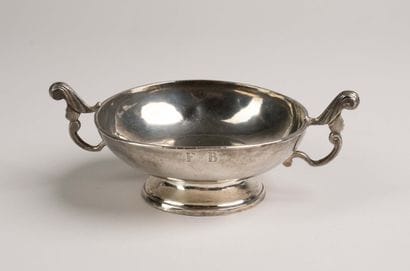 A small goblet on a silver base, 18th century
166.38...