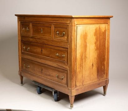 Quadrangular chest of drawers made of molded...