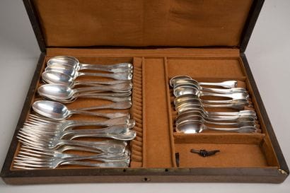 Set of 12 dessert forks and 12 small spoons...