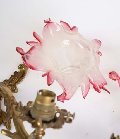 Paire d’appliques à un bras de lumière en...